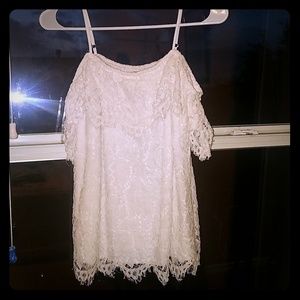 🐳White off the shoulder top